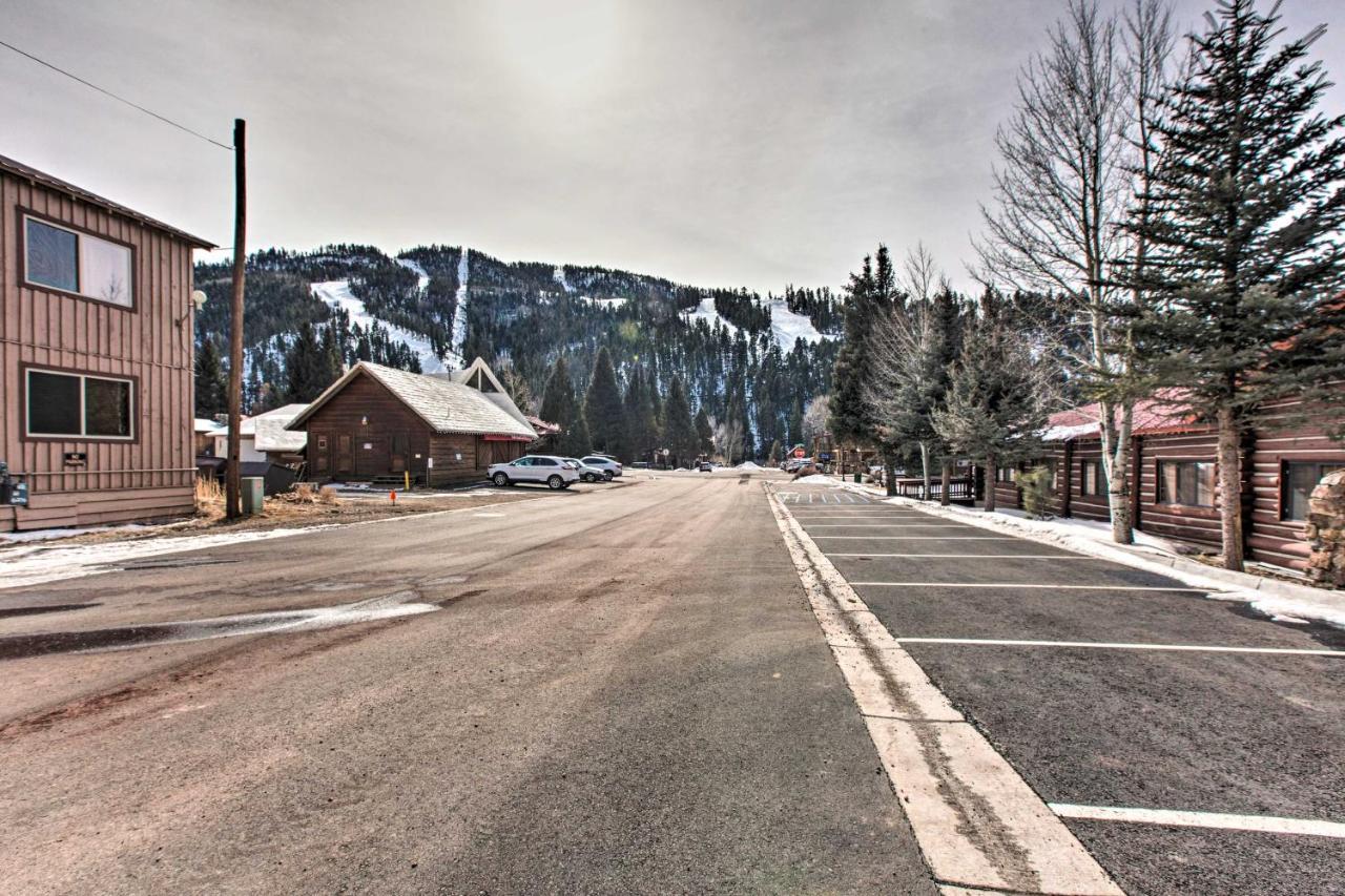 Cozy Red River Condo - Walk To Chair Lift! Екстер'єр фото